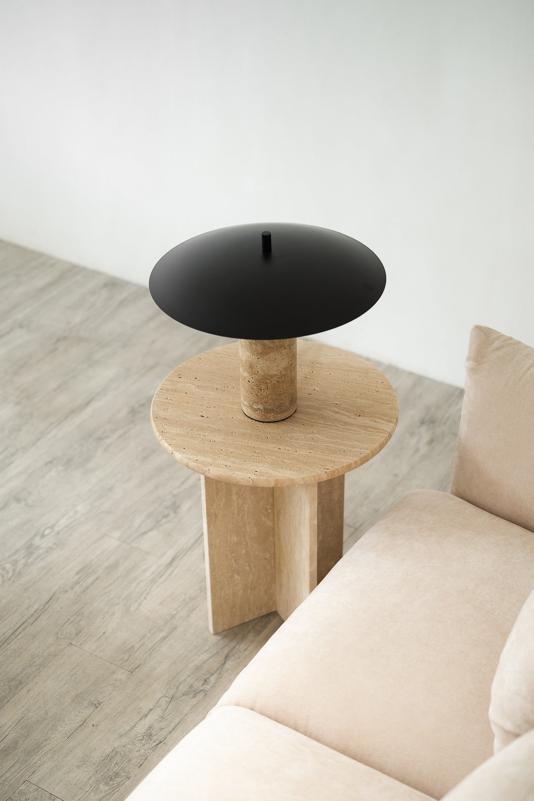 oft LED table lamp with warm light and natural materials